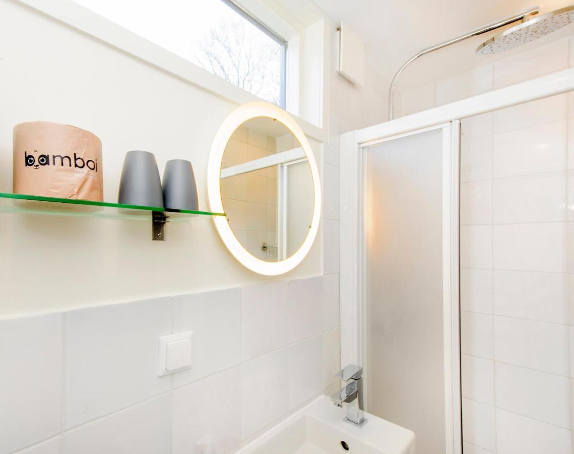 Houseboat Studio With Canalview And Free Bikes Amsterdam Exterior foto