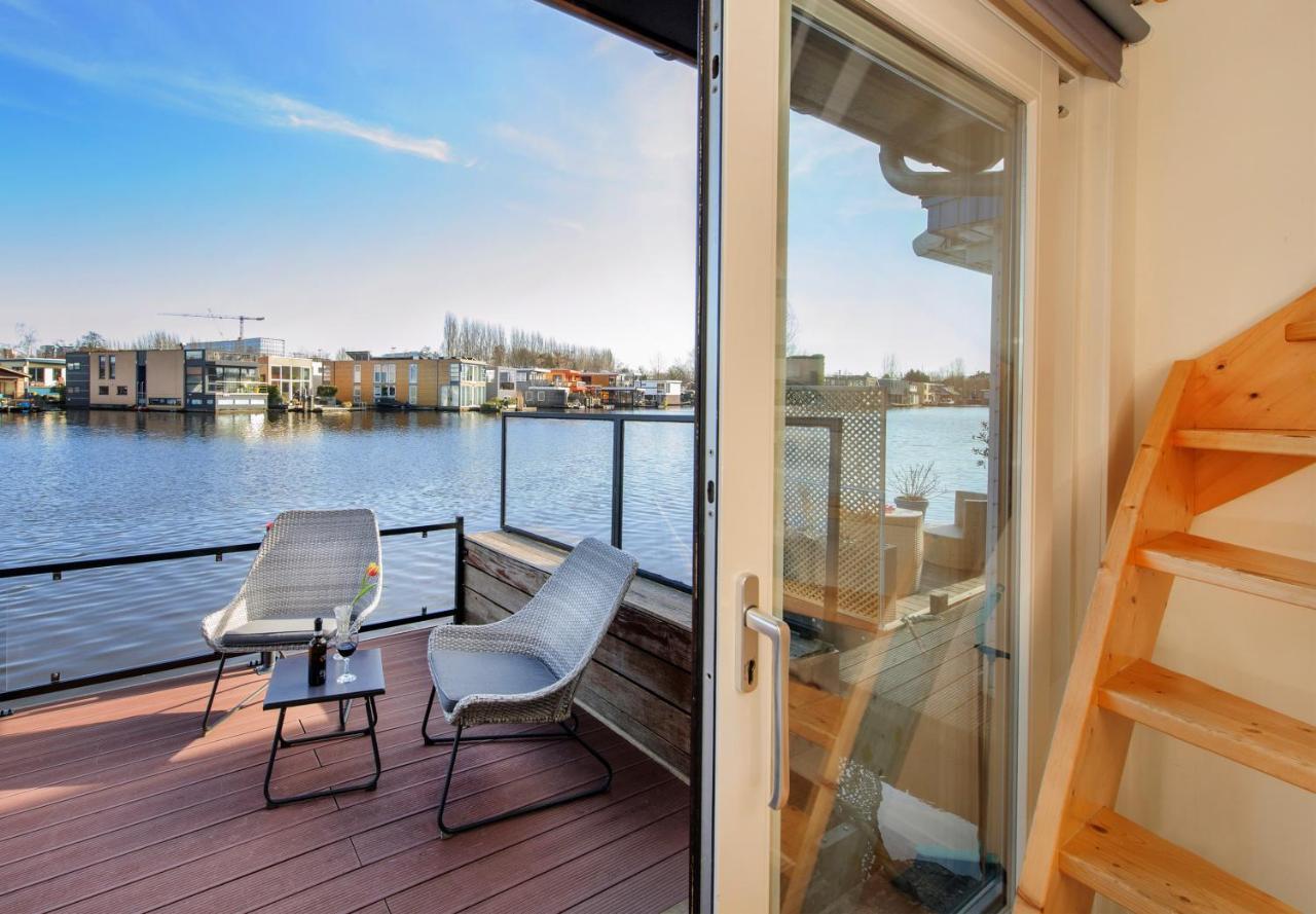 Houseboat Studio With Canalview And Free Bikes Amsterdam Exterior foto